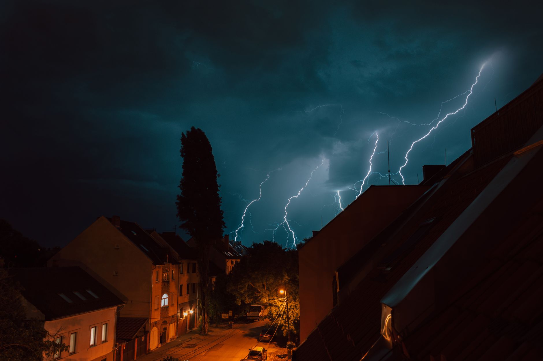 How to Prepare for Power Outages: A Homeowner Checklist